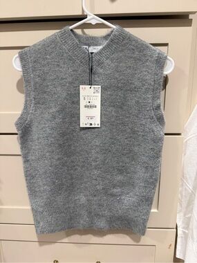 Zara Grey Sleeveless Crewneck Knit Vest